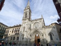 Mitten in der Altstadt gelegen, die Kathedrale von Bilbao. Die Portalfassade stammt vom Ende des 14. Jahrhhunderts.